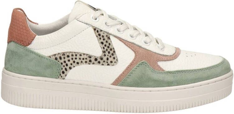 Maruti Momo lage sneakers